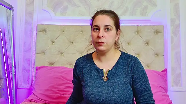 KarinaNoir online show from April 2, 2026, 3:57 am