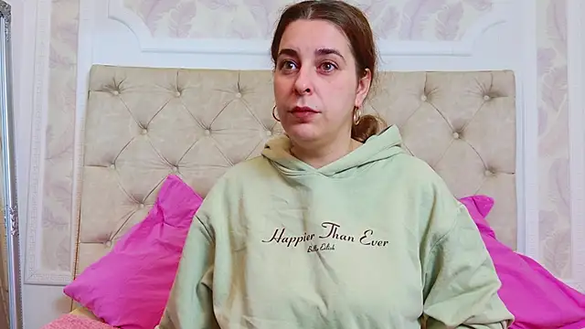 KarinaNoir online show from April 1, 2026, 3:52 am