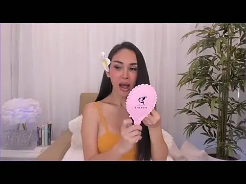 Snapshot of Holy_Bliss chatting on October 16, 2025, 4:48 pm Holy Bliss online show from October 16, 2025, 4:48 pm