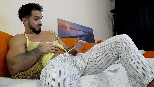 MichaelWills online show from November 6, 2025, 5:33 am