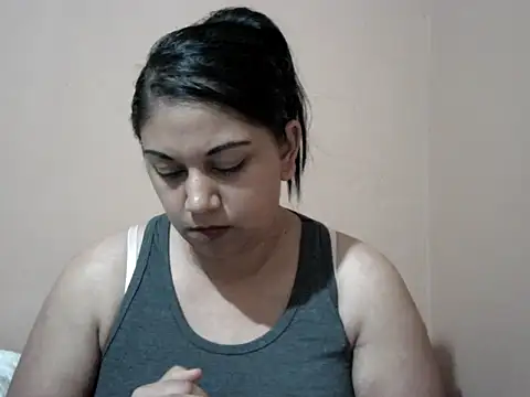 Snapshot of bellachow10 chatting on February 7, 2026, 7:33 pm bellachow10 online show from February 7, 2026, 7:33 pm