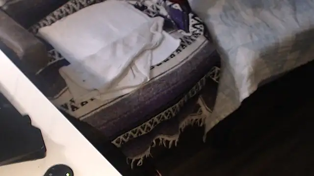 QueenDenizeAndTheCaptain online show from October 21, 2025, 6:40 pm