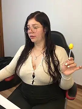 kayortiiz online show from May 12, 2026, 11:11 pm