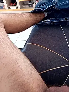 mickzizi online show from April 8, 2026, 9:44 am