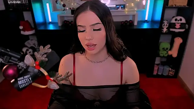 SofiRusselle online show from December 13, 2025, 8:04 pm