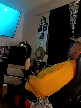 yellowwetfox online show from December 29, 2024, 2:38 am