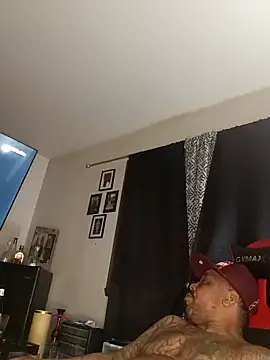 yellowwetfox online show from January 18, 2025, 4:26 am