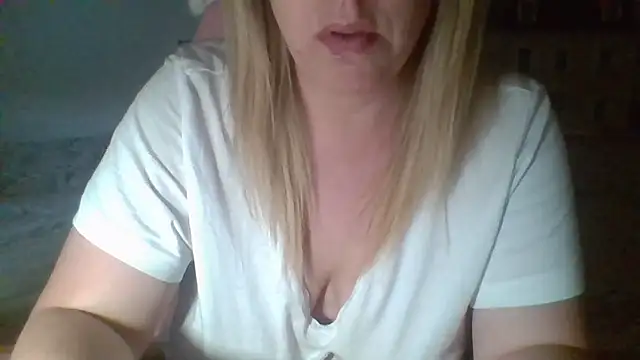 BondageGirl35 online show from June 12, 2026, 8:06 pm