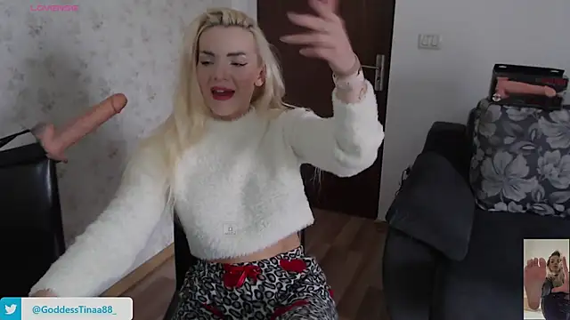 Snapshot of Goddess_Tina chatting on November 10, 2025, 8:52 am Goddess Tina online show from November 10, 2025, 8:52 am