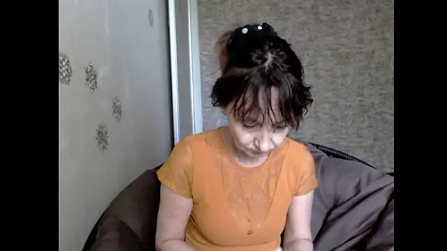 AnnieEltgant online show from June 29, 2026, 9:38 am