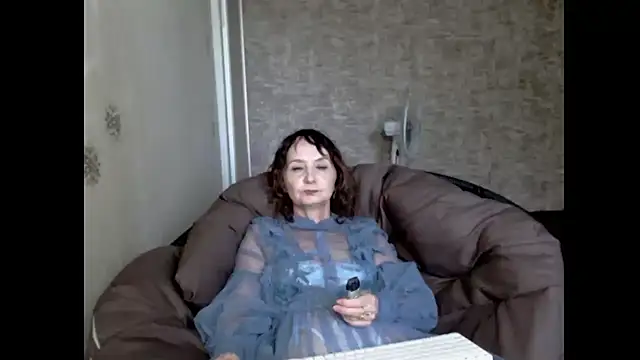 AnnieEltgant online show from June 21, 2026, 7:36 am