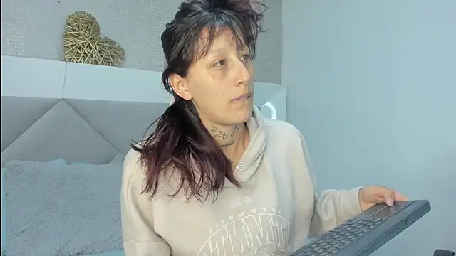 Mariana Joness online show from March 28, 2026, 2:34 am