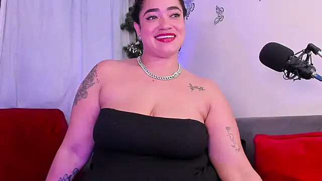 HannaMiillsxh online show from May 25, 2026, 1:54 pm