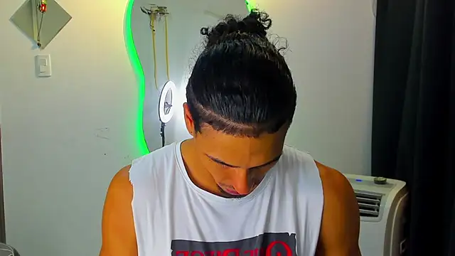 Kris Khalifa69 online show from September 22, 2025, 1:33 am