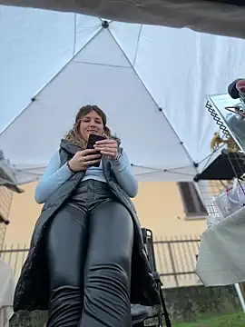 Snapshot of DaisyVibesss chatting on February 2, 2025, 3:39 pm DaisyVibesss online show from February 2, 2025, 3:39 pm