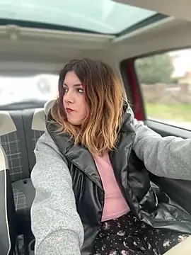 Snapshot of DaisyVibesss chatting on February 22, 2025, 1:35 pm DaisyVibesss online show from February 22, 2025, 1:35 pm