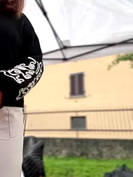 Snapshot of DaisyVibesss chatting on October 19, 2025, 7:55 am DaisyVibesss online show from October 19, 2025, 7:55 am