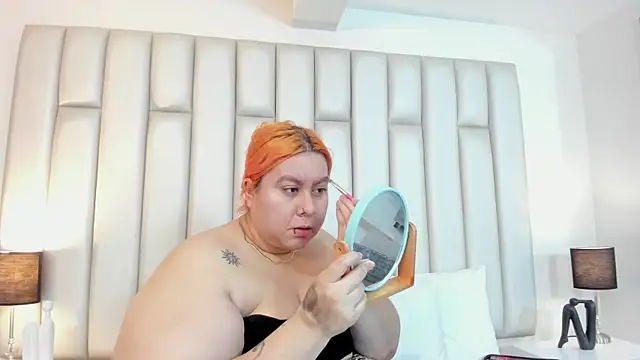 aandreaperez online show from September 23, 2025, 11:39 am