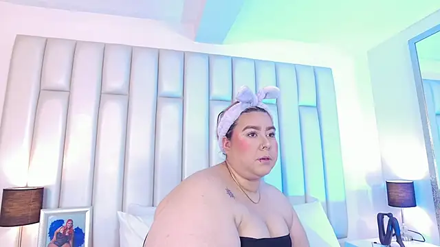 aandreaperez online show from February 19, 2026, 11:40 am