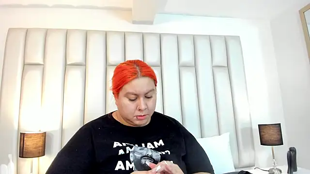 aandreaperez online show from September 13, 2025, 11:32 am