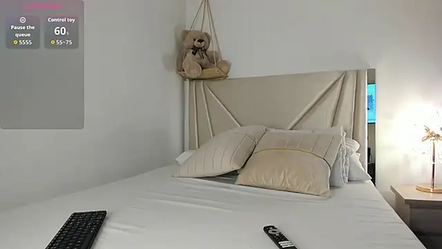 kylie sexy2000 online show from January 14, 2026, 7:17 pm