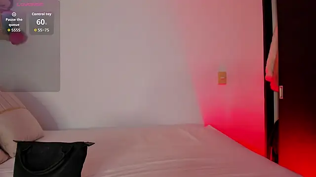 kylie sexy2000 online show from May 25, 2026, 11:03 pm