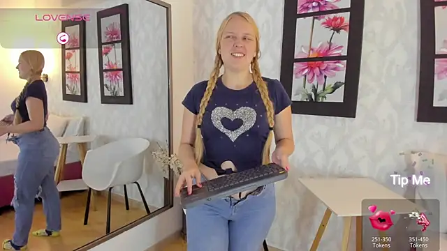 Snapshot of EmilySumer chatting on February 16, 2025, 10:33 pm EmilySumer online show from February 16, 2025, 10:33 pm