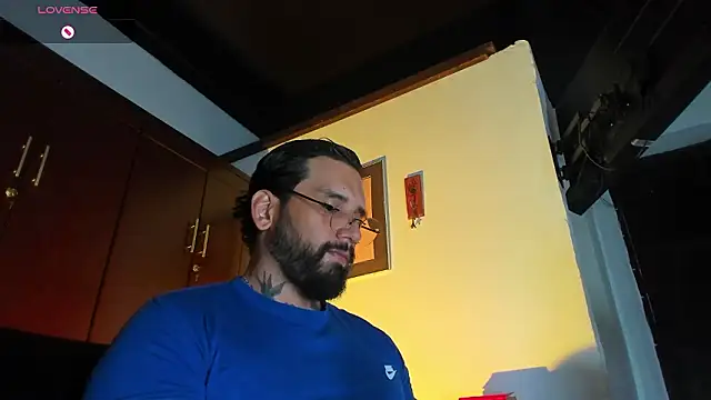 Snapshot of CamiloGray_ chatting on February 13, 2026, 3:01 pm CamiloGray online show from February 13, 2026, 3:01 pm