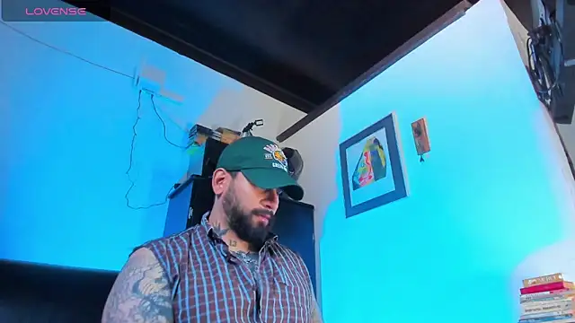 Snapshot of CamiloGray_ chatting on September 15, 2025, 3:23 pm CamiloGray online show from September 15, 2025, 3:23 pm