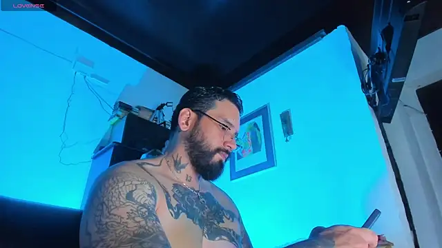 Snapshot of CamiloGray_ chatting on October 24, 2025, 2:27 pm CamiloGray online show from October 24, 2025, 2:27 pm