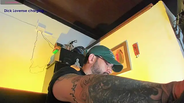 Snapshot of CamiloGray_ chatting on November 11, 2025, 1:50 pm CamiloGray online show from November 11, 2025, 1:50 pm