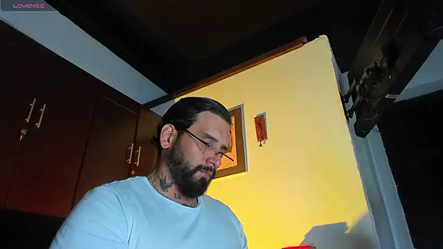 Snapshot of CamiloGray_ chatting on February 24, 2026, 2:07 pm CamiloGray online show from February 24, 2026, 2:07 pm