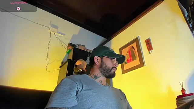 Snapshot of CamiloGray_ chatting on November 23, 2025, 1:10 pm CamiloGray online show from November 23, 2025, 1:10 pm