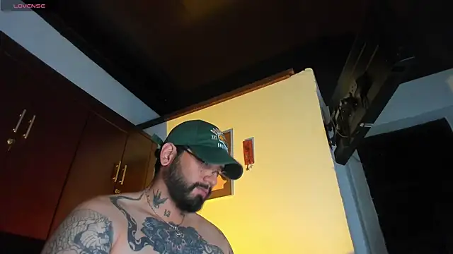 Snapshot of CamiloGray_ chatting on January 11, 2026, 1:51 pm CamiloGray online show from January 11, 2026, 1:51 pm