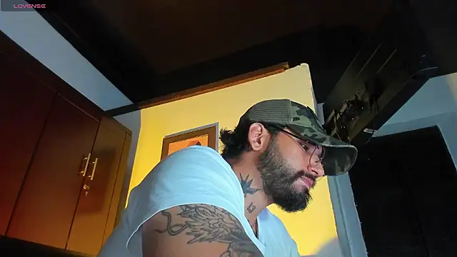 Snapshot of CamiloGray_ chatting on February 21, 2026, 2:08 pm CamiloGray online show from February 21, 2026, 2:08 pm