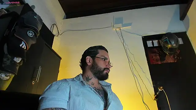 Snapshot of CamiloGray_ chatting on January 8, 2026, 1:50 pm CamiloGray online show from January 8, 2026, 1:50 pm