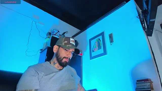 Snapshot of CamiloGray_ chatting on September 27, 2025, 2:45 pm CamiloGray online show from September 27, 2025, 2:45 pm