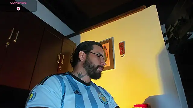 Snapshot of CamiloGray_ chatting on February 23, 2026, 2:50 pm CamiloGray online show from February 23, 2026, 2:50 pm