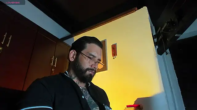 Snapshot of CamiloGray_ chatting on February 2, 2026, 1:54 pm CamiloGray online show from February 2, 2026, 1:54 pm