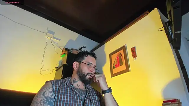 Snapshot of CamiloGray_ chatting on September 30, 2025, 2:23 pm CamiloGray online show from September 30, 2025, 2:23 pm