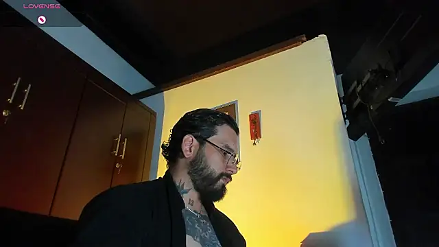 Snapshot of CamiloGray_ chatting on February 9, 2026, 1:42 pm CamiloGray online show from February 9, 2026, 1:42 pm