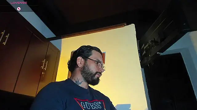 Snapshot of CamiloGray_ chatting on March 4, 2026, 2:25 pm CamiloGray online show from March 4, 2026, 2:25 pm