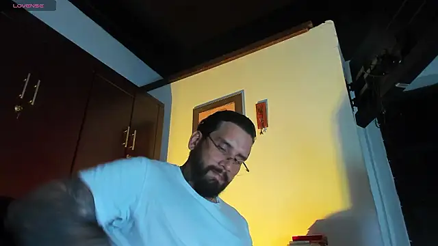 Snapshot of CamiloGray_ chatting on February 10, 2026, 1:54 pm CamiloGray online show from February 10, 2026, 1:54 pm