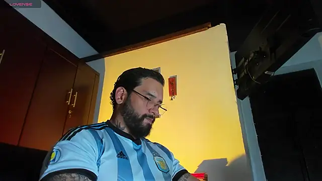 Snapshot of CamiloGray_ chatting on February 19, 2026, 2:47 pm CamiloGray online show from February 19, 2026, 2:47 pm