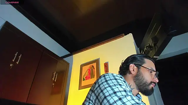 Snapshot of CamiloGray_ chatting on January 19, 2026, 3:38 pm CamiloGray online show from January 19, 2026, 3:38 pm