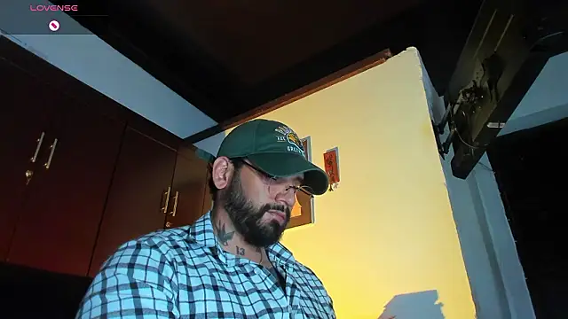 Snapshot of CamiloGray_ chatting on February 25, 2026, 3:12 pm CamiloGray online show from February 25, 2026, 3:12 pm