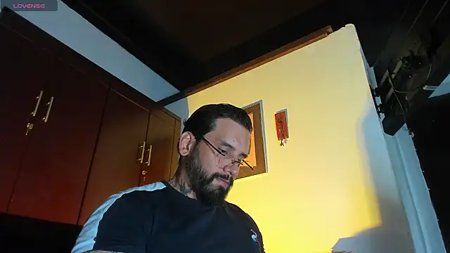 Snapshot of CamiloGray_ chatting on February 11, 2026, 2:17 pm CamiloGray online show from February 11, 2026, 2:17 pm