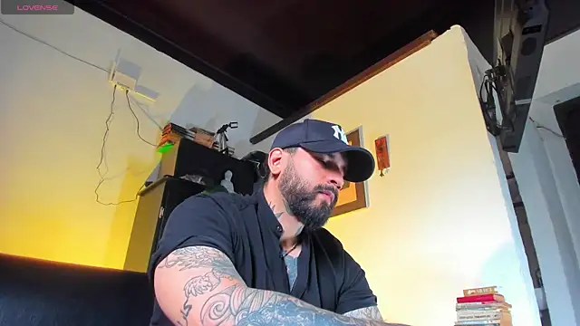 Snapshot of CamiloGray_ chatting on September 17, 2025, 1:13 pm CamiloGray online show from September 17, 2025, 1:13 pm