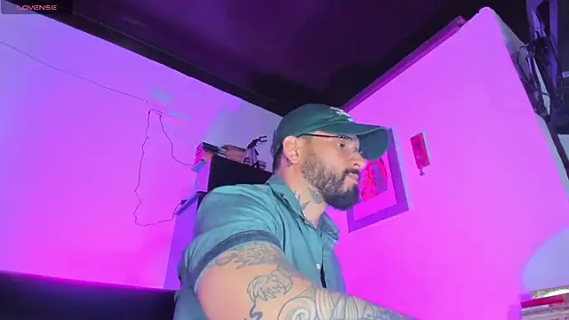 Snapshot of CamiloGray_ chatting on September 22, 2025, 2:12 pm CamiloGray online show from September 22, 2025, 2:12 pm