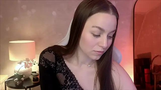 MilaFleur online show from November 19, 2025, 3:34 pm